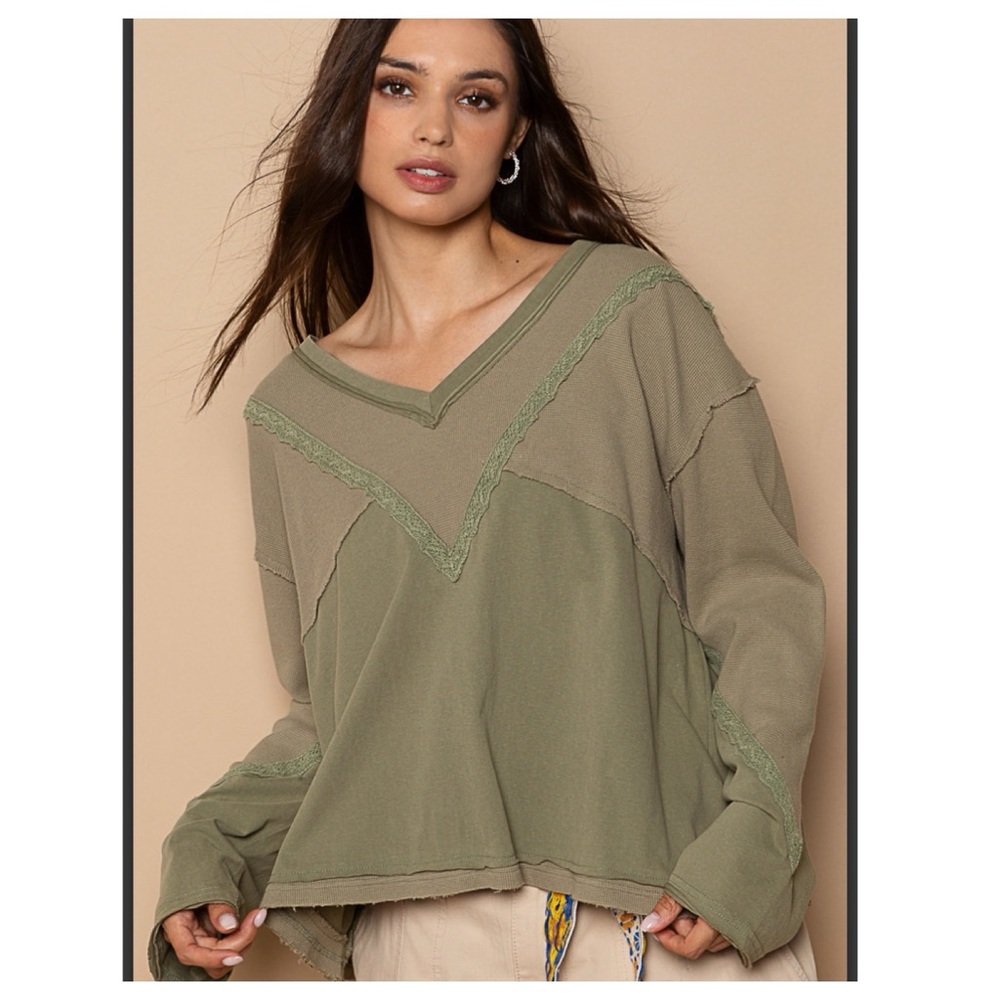 $35 start 281 🖤POL V neck lace trim olive top - Picture 6 of 11